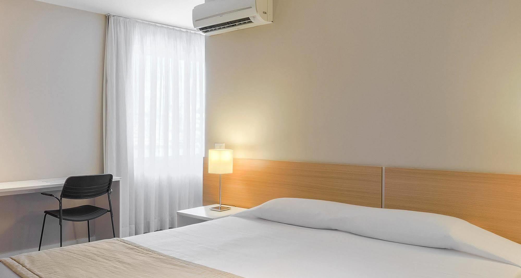 Hotel Nacional - Proximo Ao Complexo Hospitalar Santa Casa E Ufrgs 3*